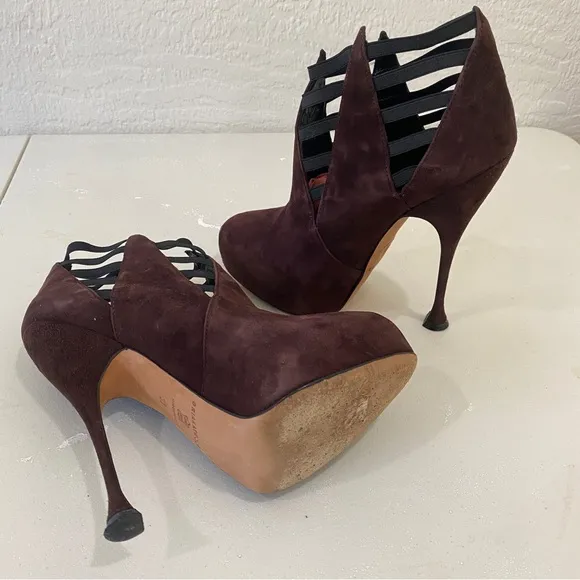 Brian Atwood &quot;Supercharged 140&quot;  stiletto Bootie heels sz 37 / 6.5 - suede -