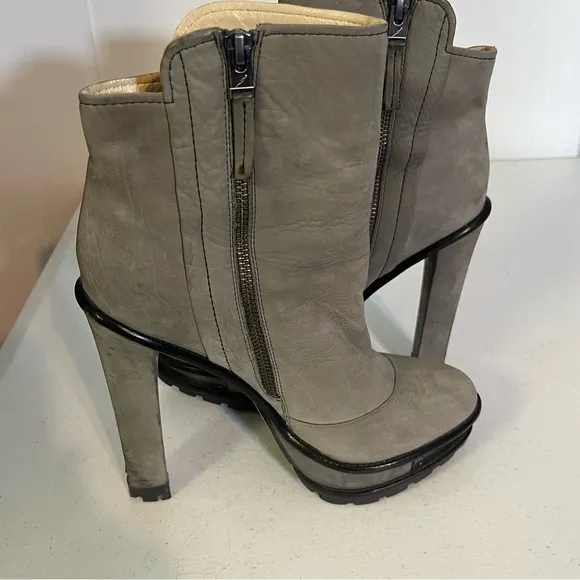Brian Atwood Platform Heeled Grey Leather Boots Women’s Size 9