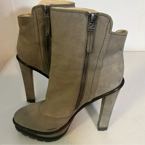 Brian Atwood Platform Heeled Grey Leather Boots Women’s Size 9