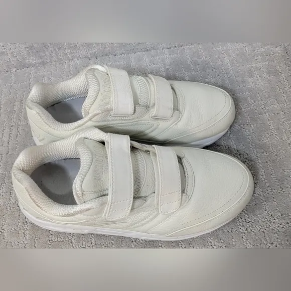 Brooks Addiction Walker V-Strap Mens Size 9.5 2E White Walking Shoes 1100404E111