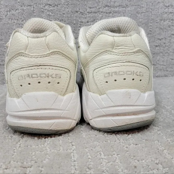 Brooks Addiction Walker V-Strap Mens Size 9.5 2E White Walking Shoes 1100404E111