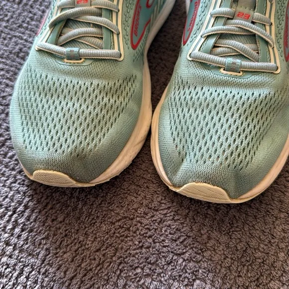Brooks Ariel GTS 23 Mint Green Stability Running Walking Shoes Women’s Size 9