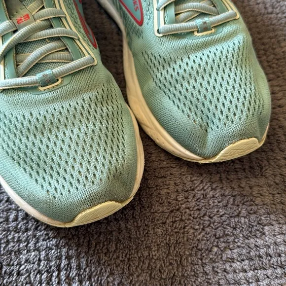 Brooks Ariel GTS 23 Mint Green Stability Running Walking Shoes Women’s Size 9