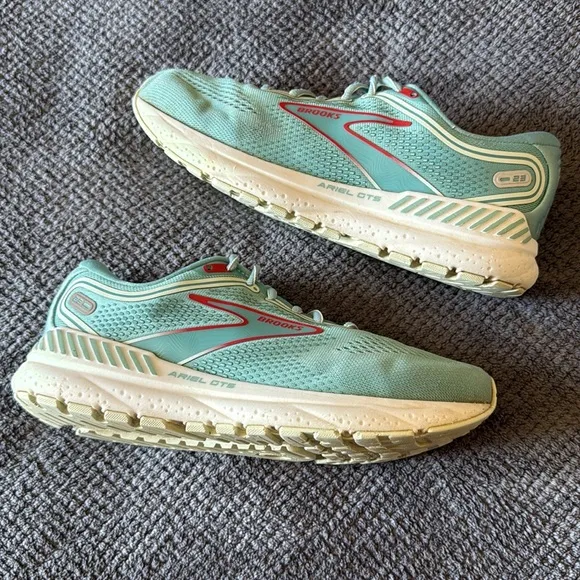Brooks Ariel GTS 23 Mint Green Stability Running Walking Shoes Women’s Size 9