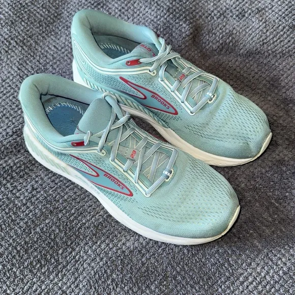 Brooks Ariel GTS 23 Mint Green Stability Running Walking Shoes Women’s Size 9