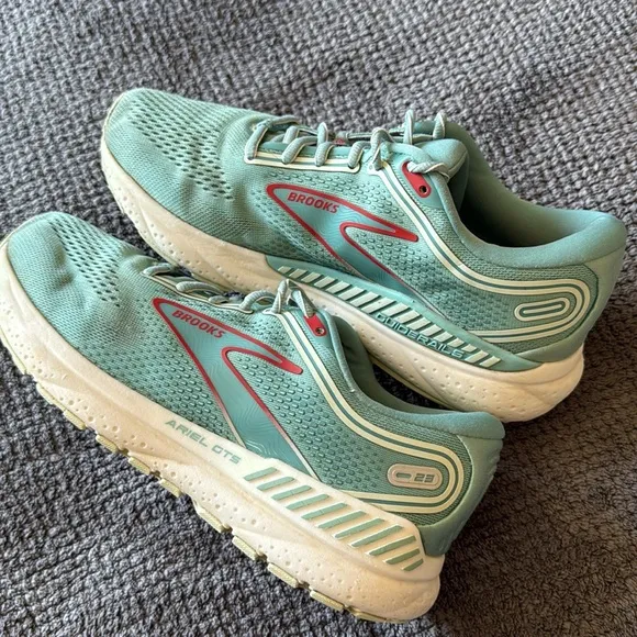 Brooks Ariel GTS 23 Mint Green Stability Running Walking Shoes Women’s Size 9