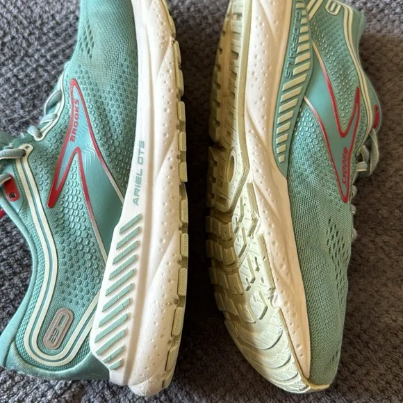 Brooks Ariel GTS 23 Mint Green Stability Running Walking Shoes Women’s Size 9