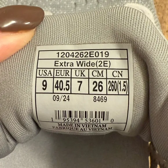 Brooks Women’s Adrenaline GTS 24 Stability Running Walking Shoe Gray Size 9 2E