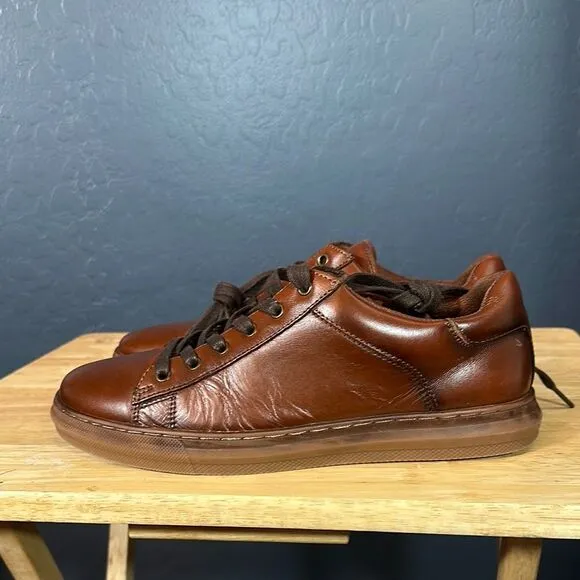 Brown low-top sneakers with smooth leather and sporty style
