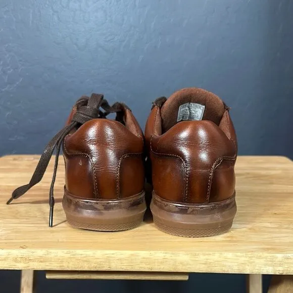 Brown low-top sneakers with smooth leather and sporty style