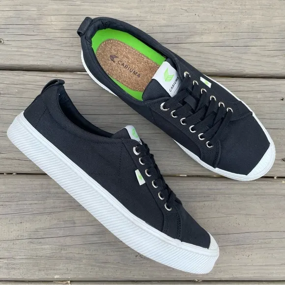 Cariuma Oca Low black canvas shoes size 10.5
