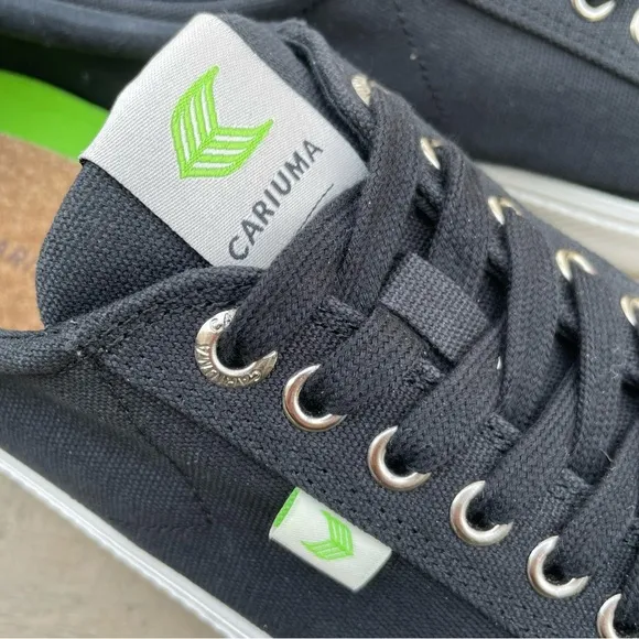 Cariuma Oca Low black canvas shoes size 10.5