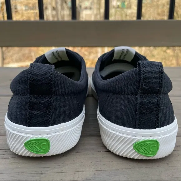 Cariuma Oca Low black canvas shoes size 10.5