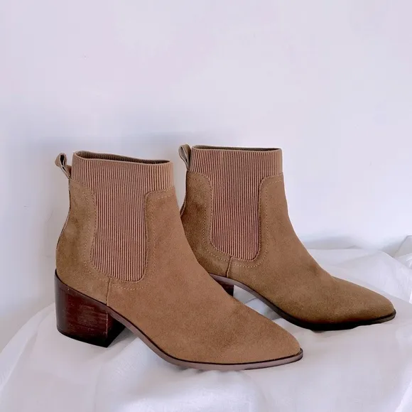 🆕Chelsea &amp; Violet Ankle Boots  NWT  000AJ