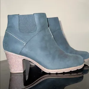 Clark’s Collection Soft Cushion Black Leather Side Zipper Heels Ankle Boots 8.5