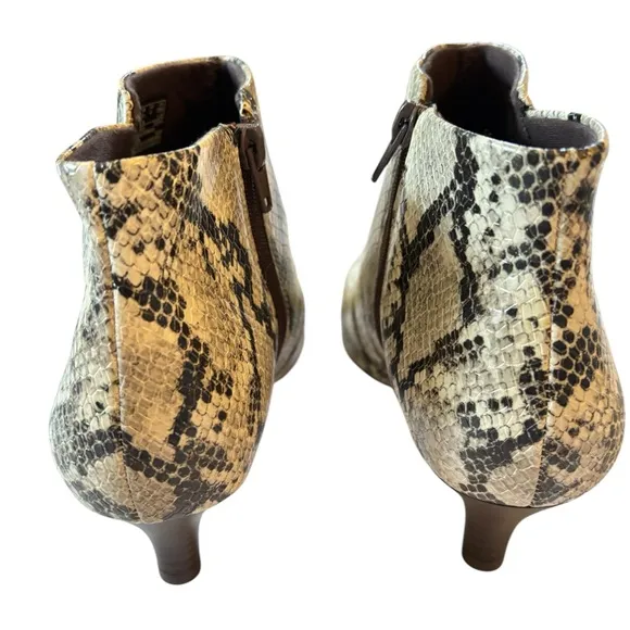 Clark’s Snakeskin Print ankle booties Linvale Judith Size 9.5 New without box