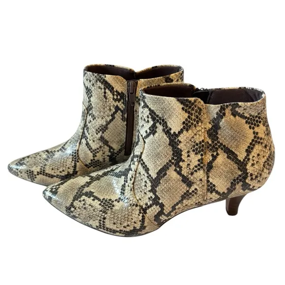 Clark’s Snakeskin Print ankle booties Linvale Judith Size 9.5 New without box