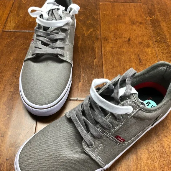 Classic Levi shoes Gray/White sz 8.5