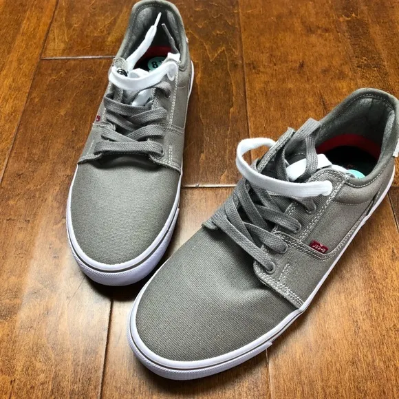 Classic Levi shoes Gray/White sz 8.5