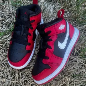 CLEAN Air Jordan 1 Mid size 9c Gym Red Black Toddler shoes 2024