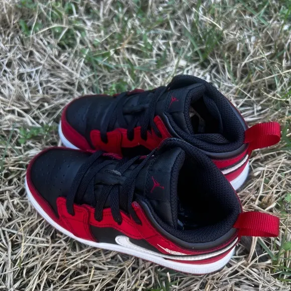 CLEAN Air Jordan 1 Mid size 9c Gym Red Black Toddler shoes 2024