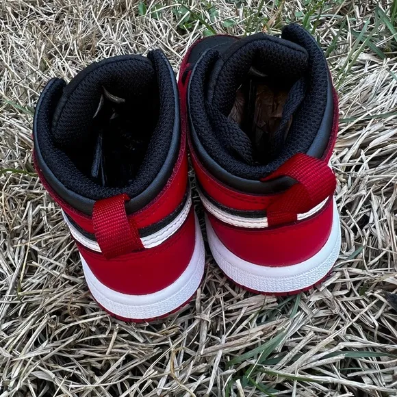 CLEAN Air Jordan 1 Mid size 9c Gym Red Black Toddler shoes 2024
