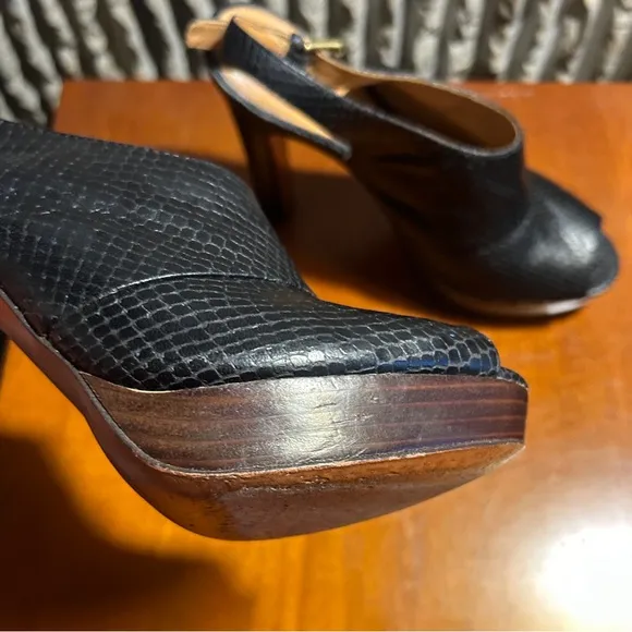 Coach &quot;Brina&quot; Snakeskin Peep-Toe Slingbacks Women’s Size 8