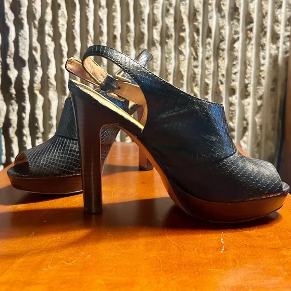 Coach &quot;Brina&quot; Snakeskin Peep-Toe Slingbacks Women’s Size 8