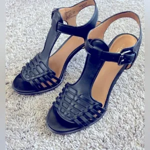 Coach Izzy black leather women Sandals, sz 7.5, woven leather shoes, Kitten heel