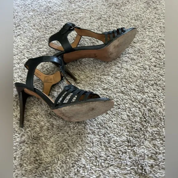 Coach Izzy black leather women Sandals, sz 7.5, woven leather shoes, Kitten heel