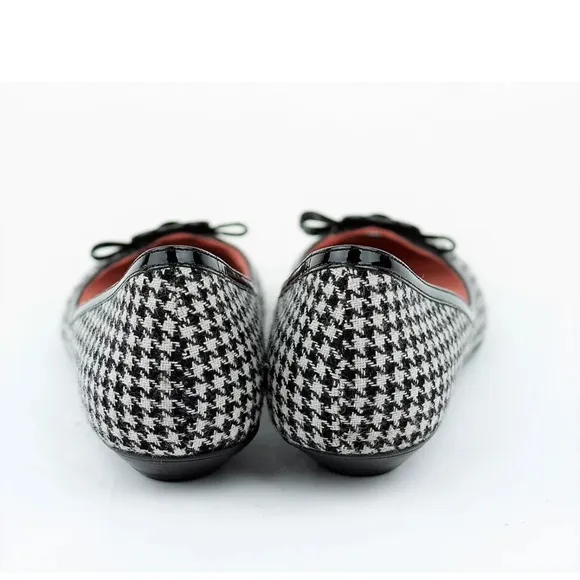 COLE HAAN Women's 7.5 B - Black &amp; whited hounds tooth fabric ballet flats shoes