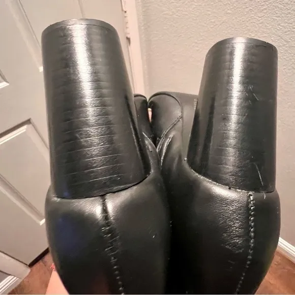 COLIN STUART black leather boots. Size 6.5