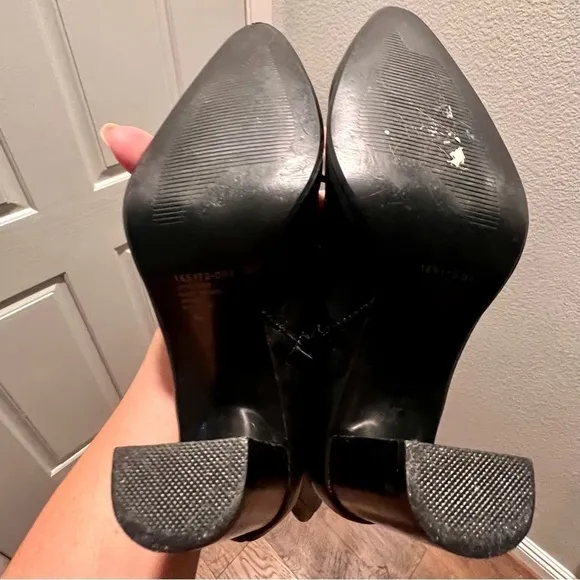 COLIN STUART black leather boots. Size 6.5