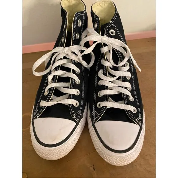 Converse men’s 8 women’s 10 high top sneakers shoes black white