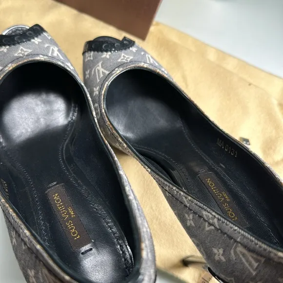 COPY - Louis Vuitton Romance peep toe pumps.