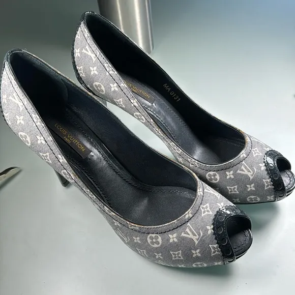 COPY - Louis Vuitton Romance peep toe pumps.