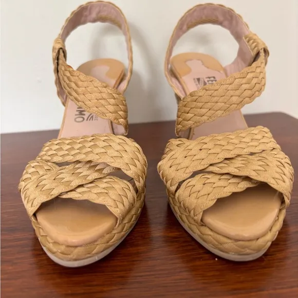 COPY - Salvatore Ferragamo Dulcinea Woven wedges sandals nude size 7AA LIKE NEW!