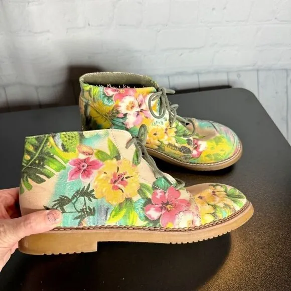 Corkys tropical floral lace up chukka ankle boots size 10
