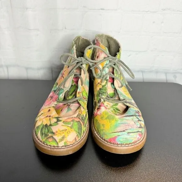 Corkys tropical floral lace up chukka ankle boots size 10