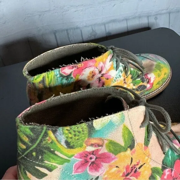 Corkys tropical floral lace up chukka ankle boots size 10