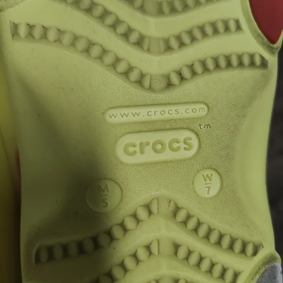 Crocs Classic All Terrain Sandals Yellow with Zipper Pouch  Sz Men’s-5 Women's-7