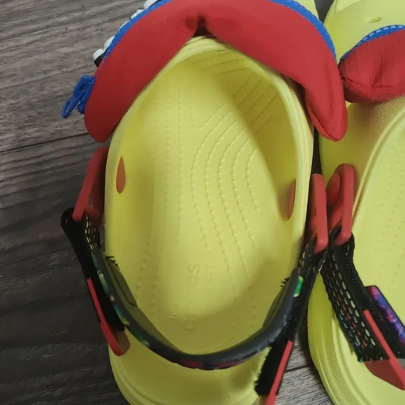 Crocs Classic All Terrain Sandals Yellow with Zipper Pouch  Sz Men’s-5 Women's-7