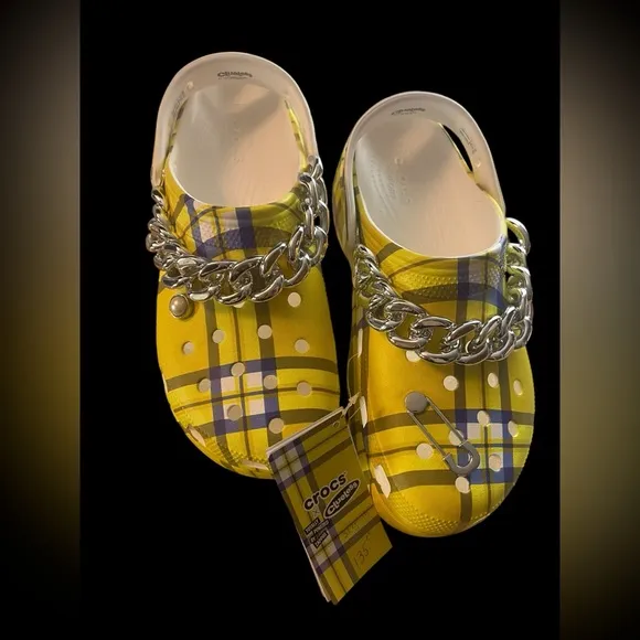 CROCS x Clueless platform yellow plaid women’s clogs Size 10 slip on shoes