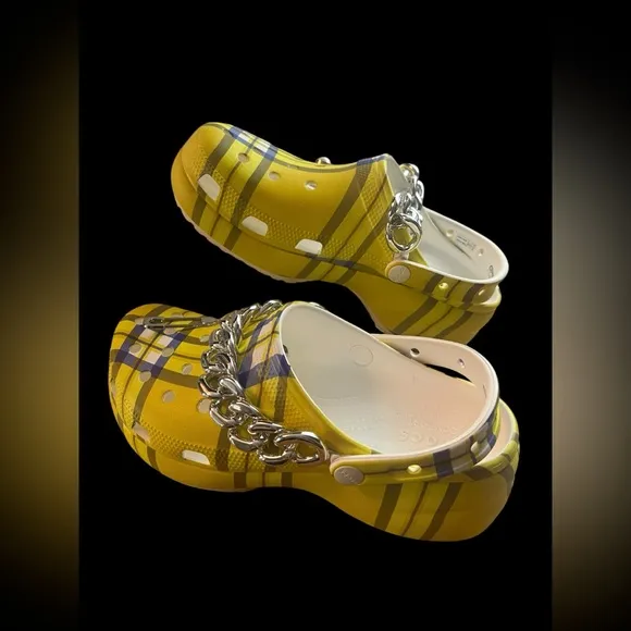 CROCS x Clueless platform yellow plaid women’s clogs Size 10 slip on shoes