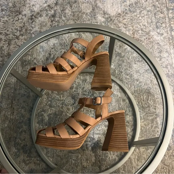 Crown Vintage Farlie Sandal  NWT. No box size 7.5