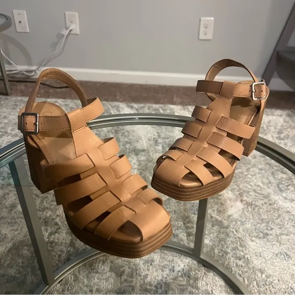 Crown Vintage Farlie Sandal  NWT. No box size 7.5