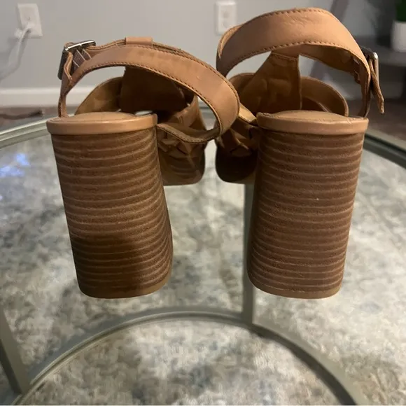 Crown Vintage Farlie Sandal  NWT. No box size 7.5