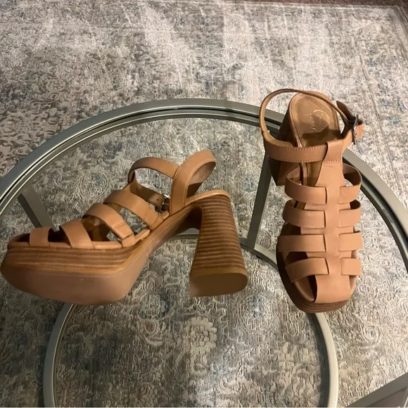 Crown Vintage Farlie Sandal  NWT. No box size 7.5