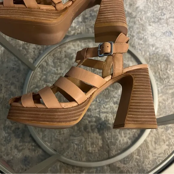 Crown Vintage Farlie Sandal  NWT. No box size 7.5
