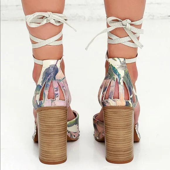 Cute Seychelles Drift Floral Leather Lace up heels